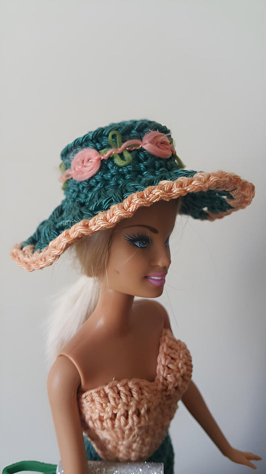 Ensemble Barbie Crochet 'Je me balade' Pièce Unique - Cachalabibi - Détail du chapeau