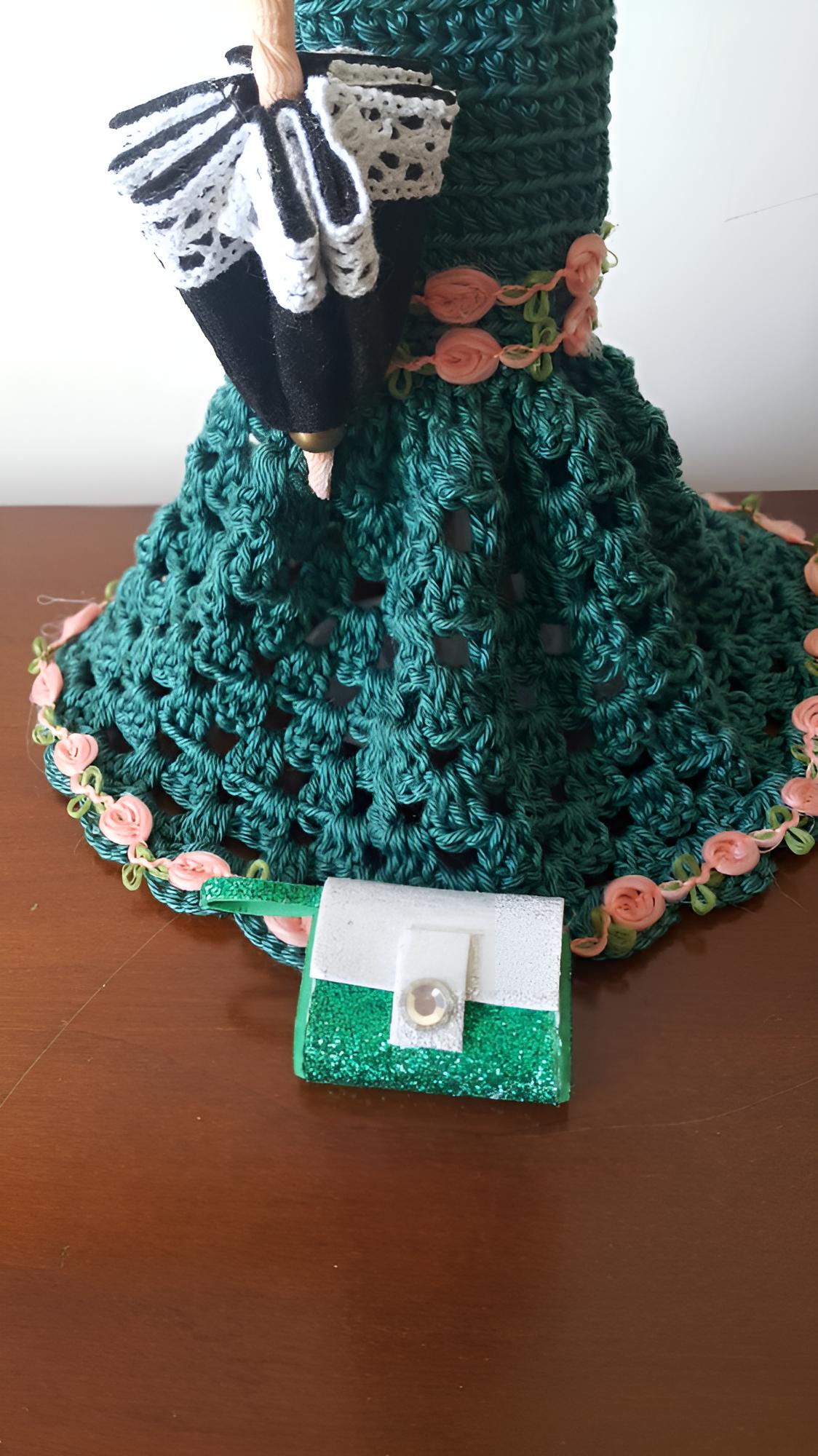 Ensemble Barbie Crochet 'Je me balade' de- Cachalabibi - Vue du bas de la robe et sac à main