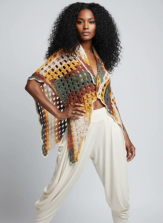 Châle Mozamba – vue de face ouvert – crochet rayures ocre vert sauge terracotta bordure festonnée – Cachalabibi