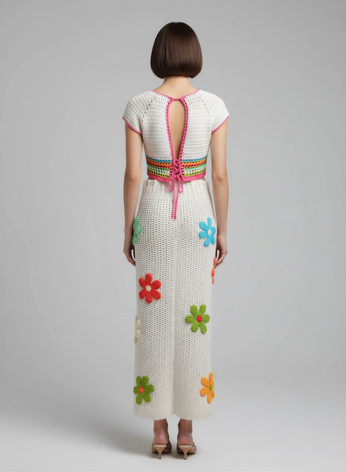 Ensemble crochet fait main Tiaré écru dos lacé fuchsia fleurs multicolores jupe maxi vue dos – Cachalabibi