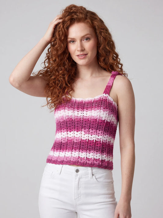 Haut crochet fait main Corsetto fuchsia rose poudré rayures blanches encolure festonnée – de face - Cachalabibi