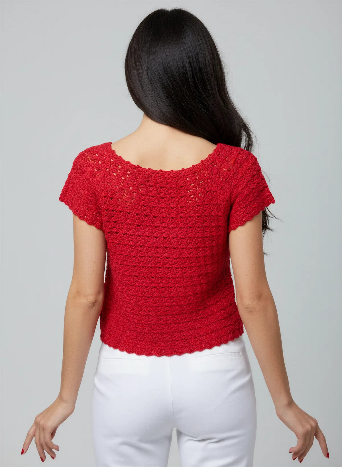 Haut Comelava – vue de dos – crop top crochet rouge vif encolure dos ronde festonnée bordure festonnée bas – Cachalabibi