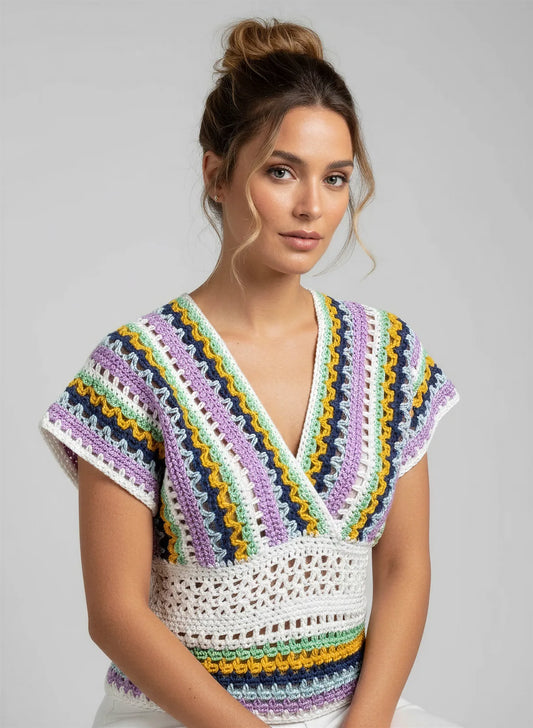 Haut Mayabella – gros plan buste – haut crochet multicolore rayures zigzag encolure V cache-cœur ceinture résille – Cachalabibi