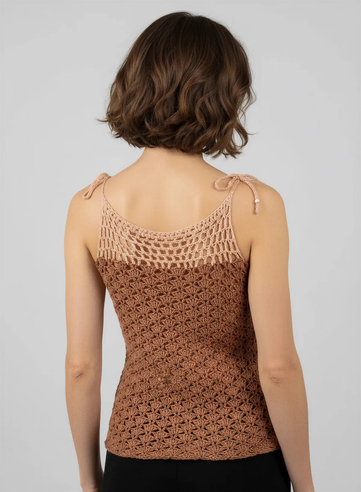 Haut Padechichi – vue de dos – haut crochet terracotta éventails résille beige dos encolure ronde bretelles nœuds – Cachalabibi