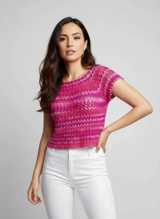 Haut Pitaya – vue de face buste – haut crochet fuchsia rose rayures vagues festonnées encolure bateau cap sleeve – Cachalabibi