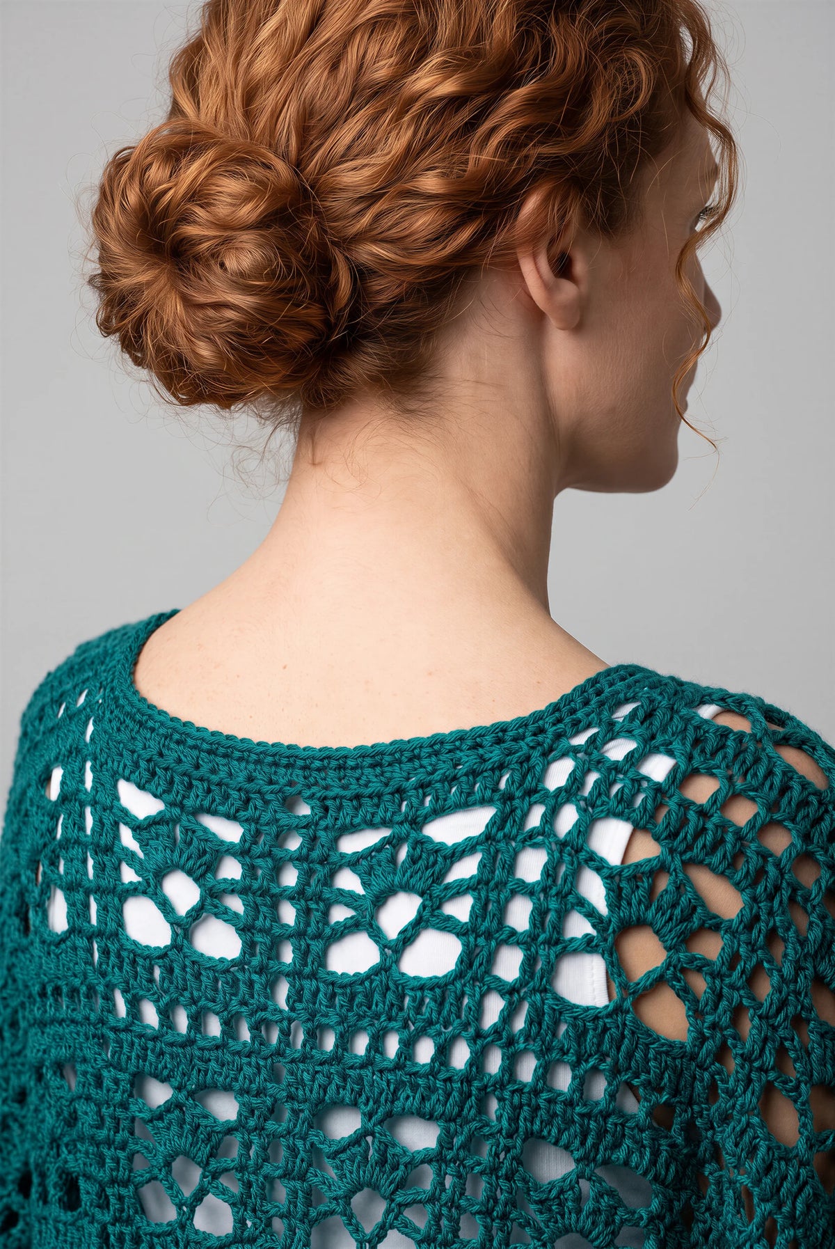 Poncho crochet Tealo — détail carrés granny ajourés vert teal — Cachalabibi