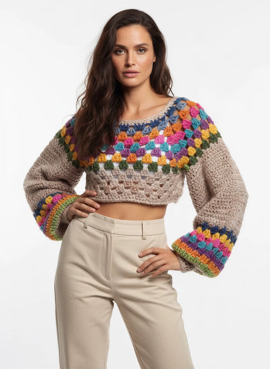 Pull court Combino granny square multicolore beige – crochet fait main – de face – Cachalabibi