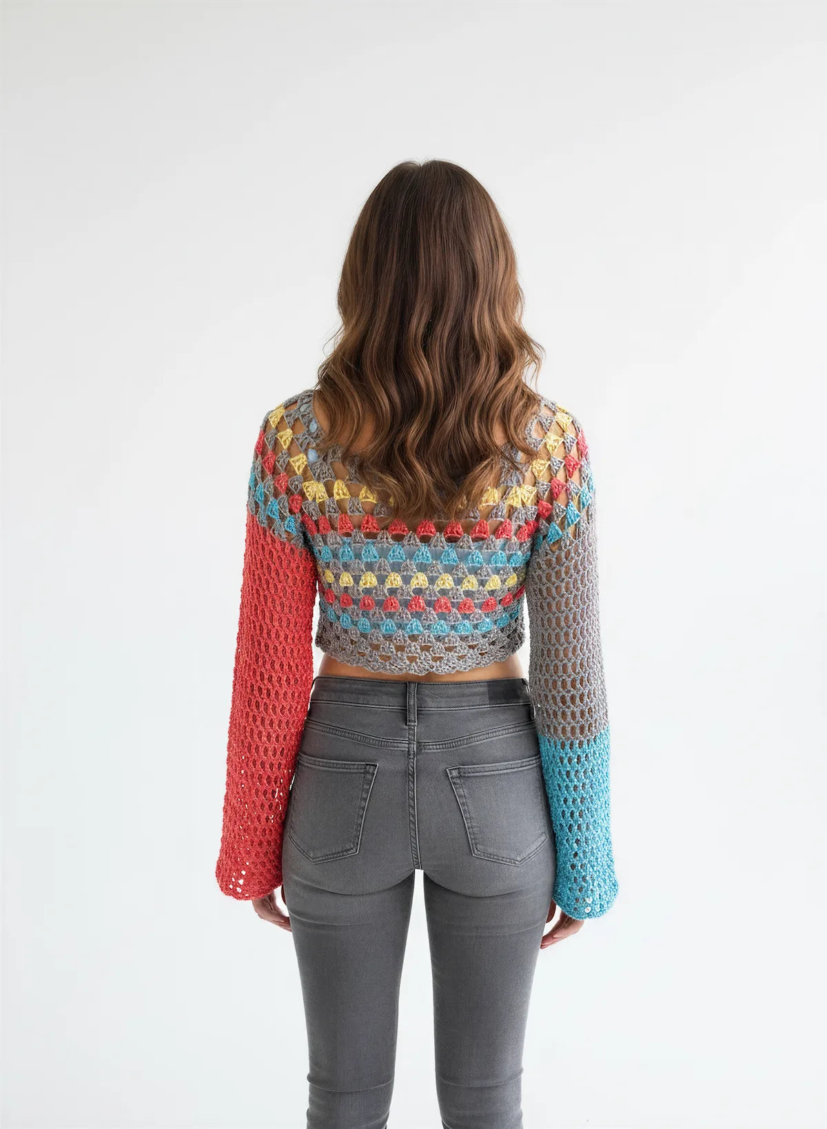 Pull court Duo granny square multicolore – crochet fait main – de dos color block – Cachalabibi