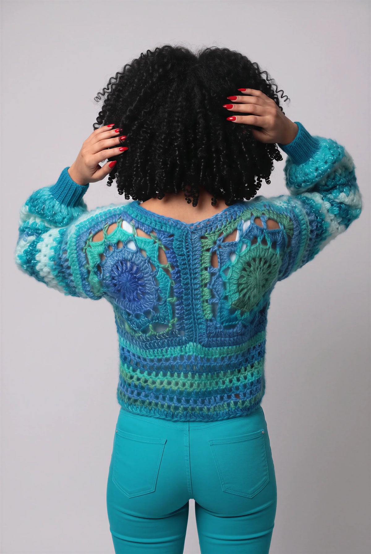 Pull Laguno crochet — vue dos médaillons floraux ajourés — Pièce unique Cachalabibi