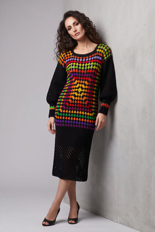 Robe Op'Art longue crochet arc-en-ciel noir jupe filet — vue 3/4 — Création Cachalabibi