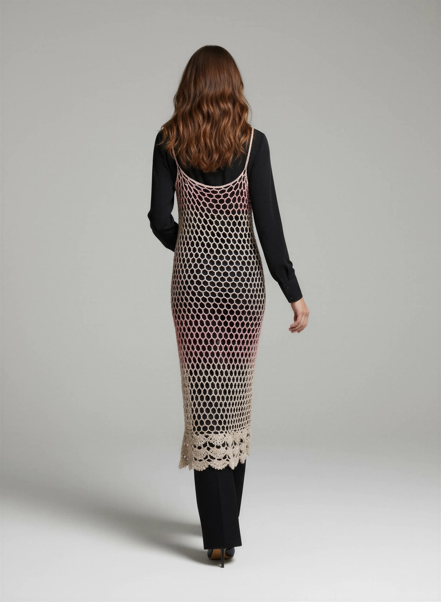Robe de bain crochet fait main Pescarete beige rosé filet nid abeilles bretelles spaghetti maxi luxe – Cachalabibi