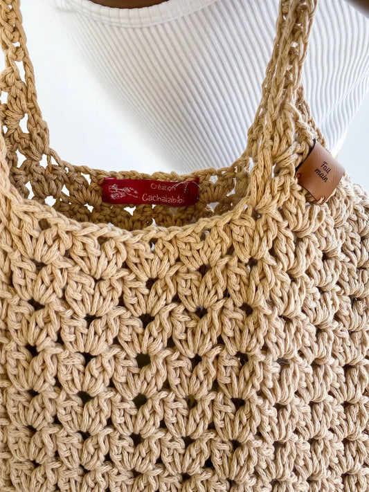 Sac cabas Primavera beige rayures vert émeraude étoiles ajouré étiquette – crochet fait main – détail étiquettes – Cachalabibi