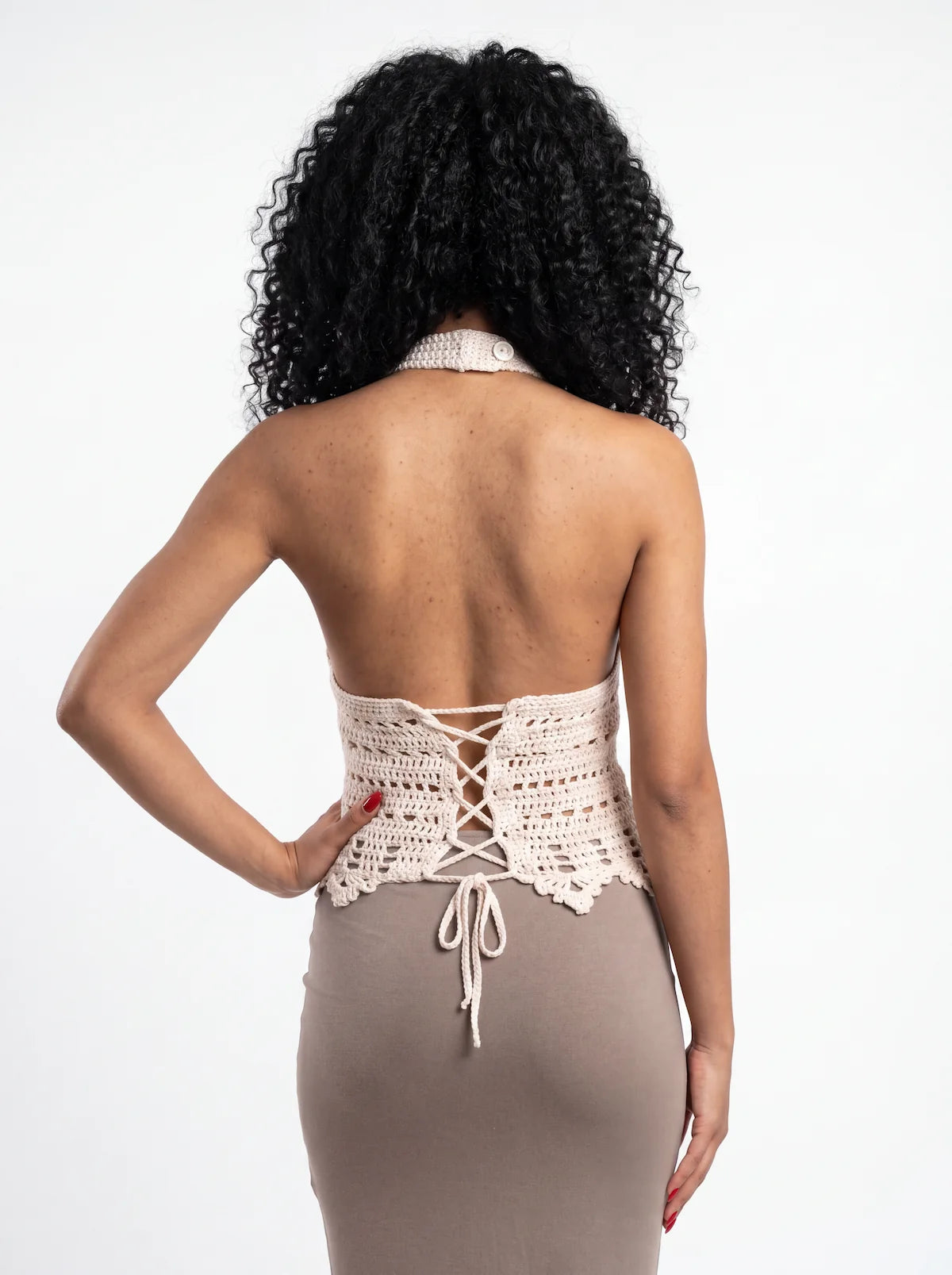 Top dos nu femme Fogolino crochet blanc cassé, vue plein pied - Dos lacé corset - Cachalabibi