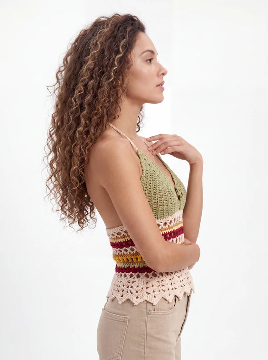 Top crochet Morabeza multicolore, vue de profil, bandes colorées et dos ouvert — Cachalabibi