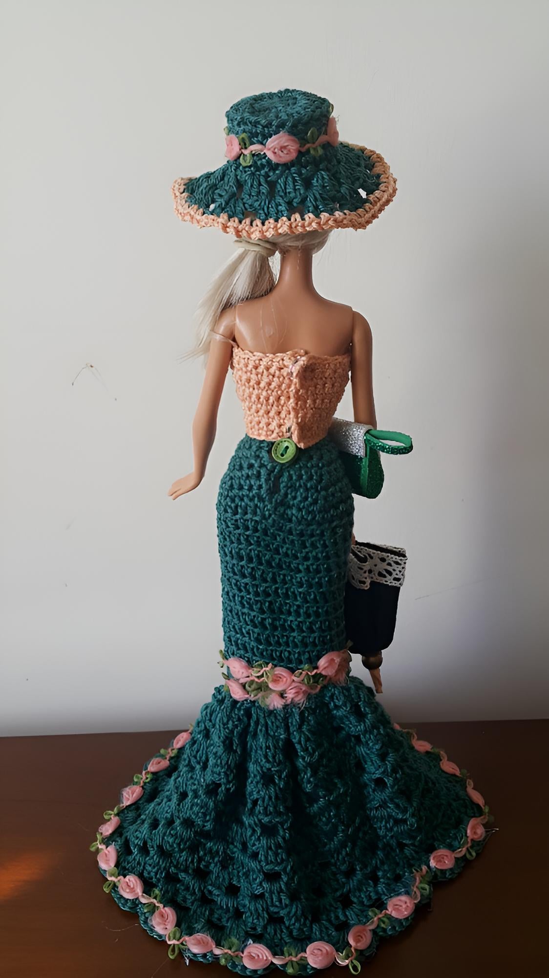 Ensemble Barbie Crochet 'Je me balade' de Cachalabibi - Vue de dos