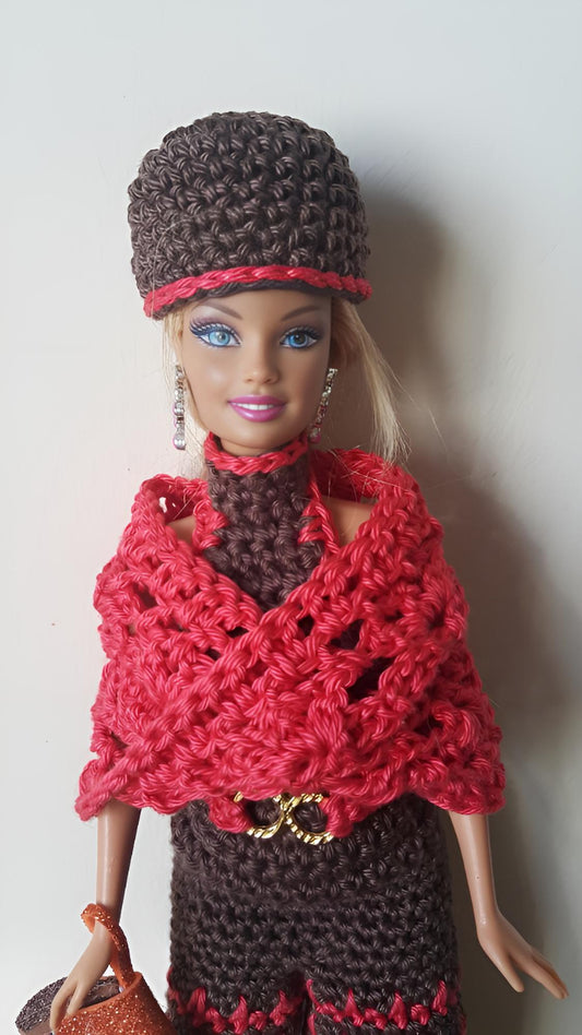 Ensemble crochet Hivernale pour Barbie de Cachalabibi : top rouge dos-nu, pantalon marron, cape corail, bonnet et sac pailleté, création unique artisanale