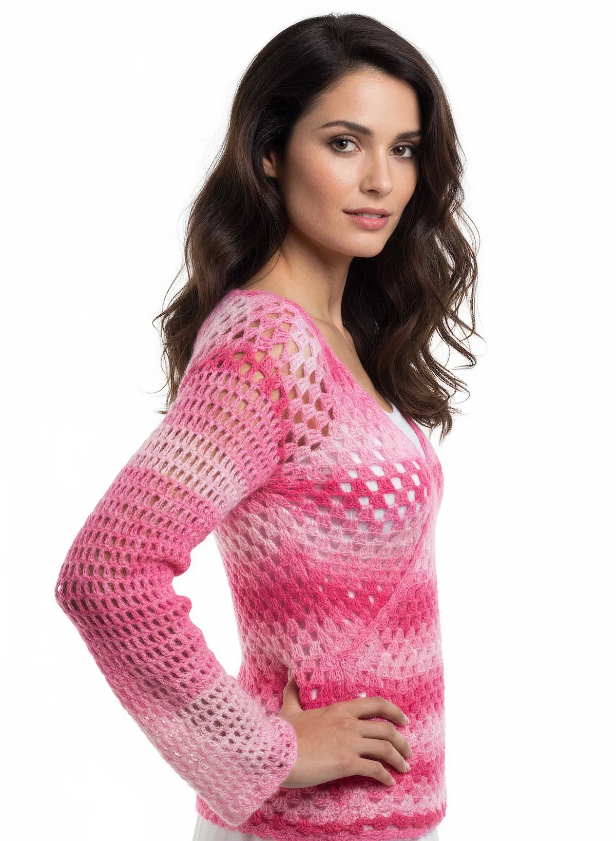 Cache-cœur femme Cachou rose fuchsia dégradé ajouré – crochet fait main – de côté – Cachalabibi