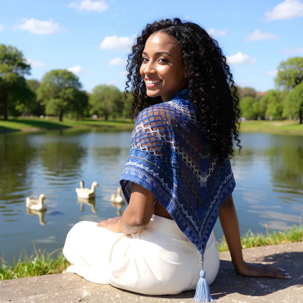 Châle au crochet fait main Amazigh de Cachalabibi - berbère - détail vue de dos du châle 192x80cm porté en accessoire bohème