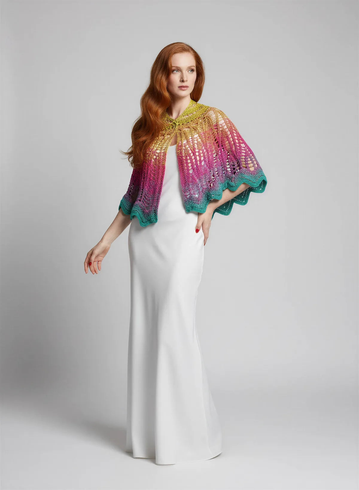 Châle Arc-en-ciel – vue de face ouvert – crochet dégradé vert rose bleu motif ananas dentelle – Cachalabibi