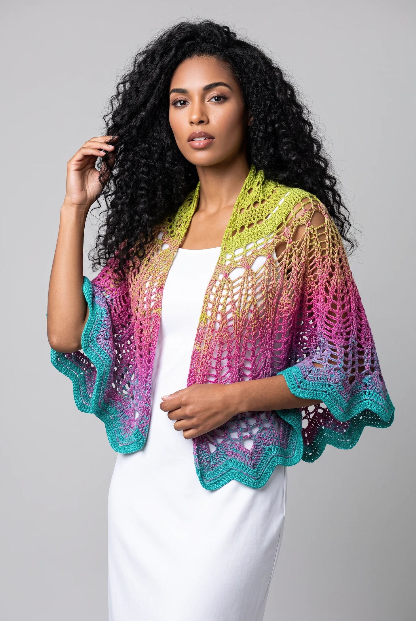 Châle AMonrenbol – vue de face – crochet dégradé vert rose bleu motif ananas – Cachalabibi
