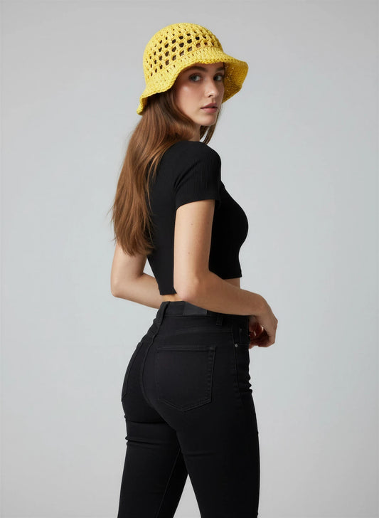 Chapeau Bobbysol – vue dos 3/4 – bucket hat crochet jaune soleil résille ajourée bord tressé – Cachalabibi