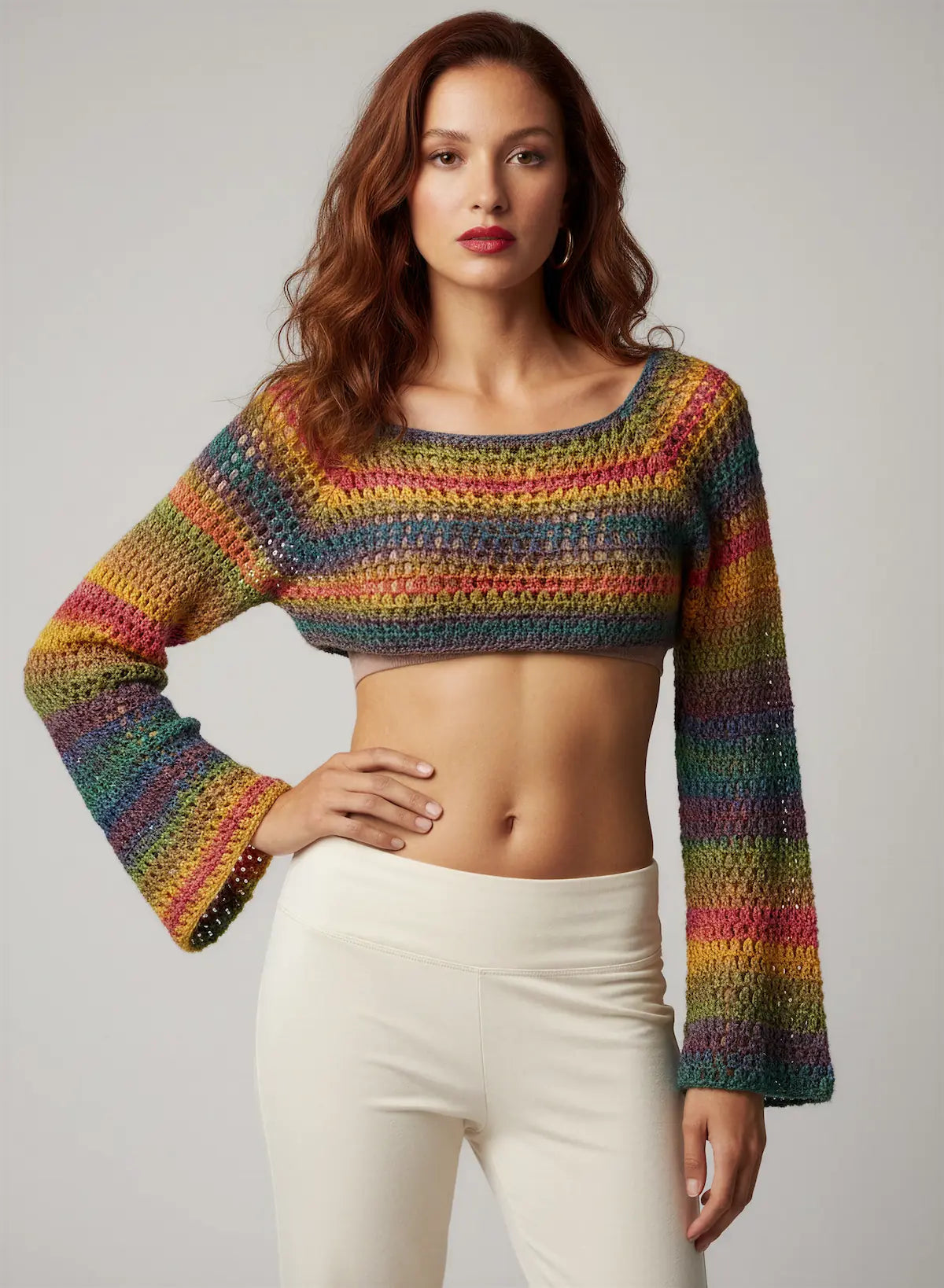 Crop Top Bobbyjam – vue de face – crochet fait main rayures arc-en-ciel manches évasées encolure bateau – Cachalabibi