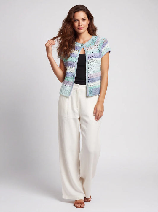 Gilet crochet fait main Adaman dégradé menthe lavande bleu yoke éventails ajourés bouton turquoise détail – vue face - Cachalabibi