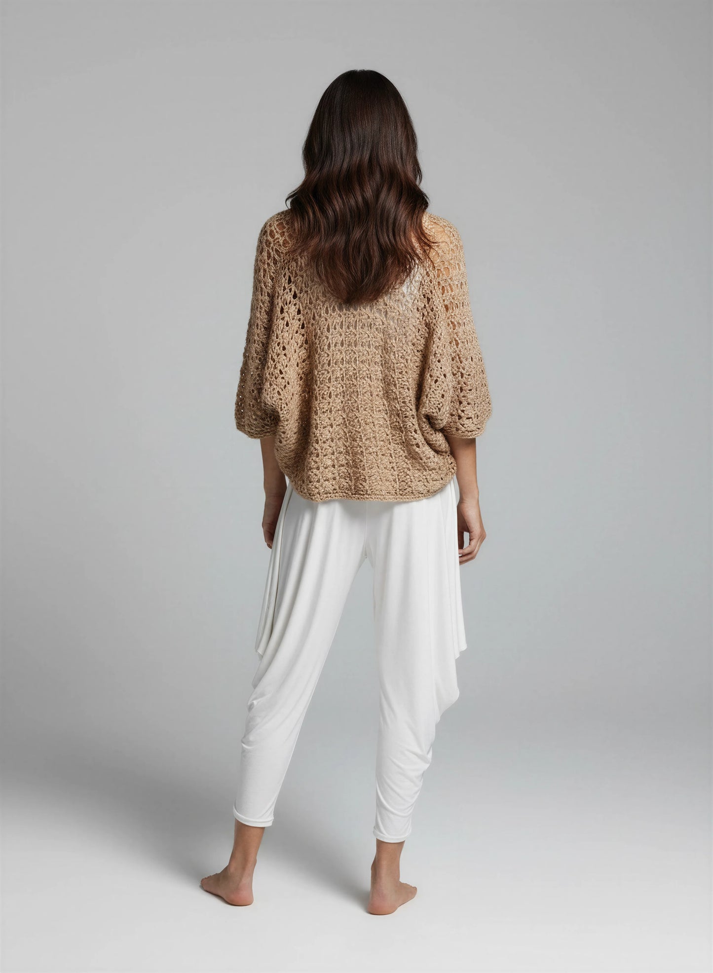 Gilet crochet fait main Albatros beige camel dos filet grandes mailles manches kimono évasées forme géométrique – Cachalabibi