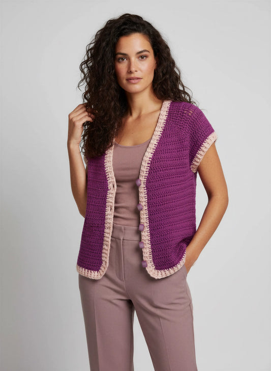 Gilet crochet fait main Melanzana violet aubergine bordure picots écru manches courtes boutons résine vieux rose – Cachalabibi