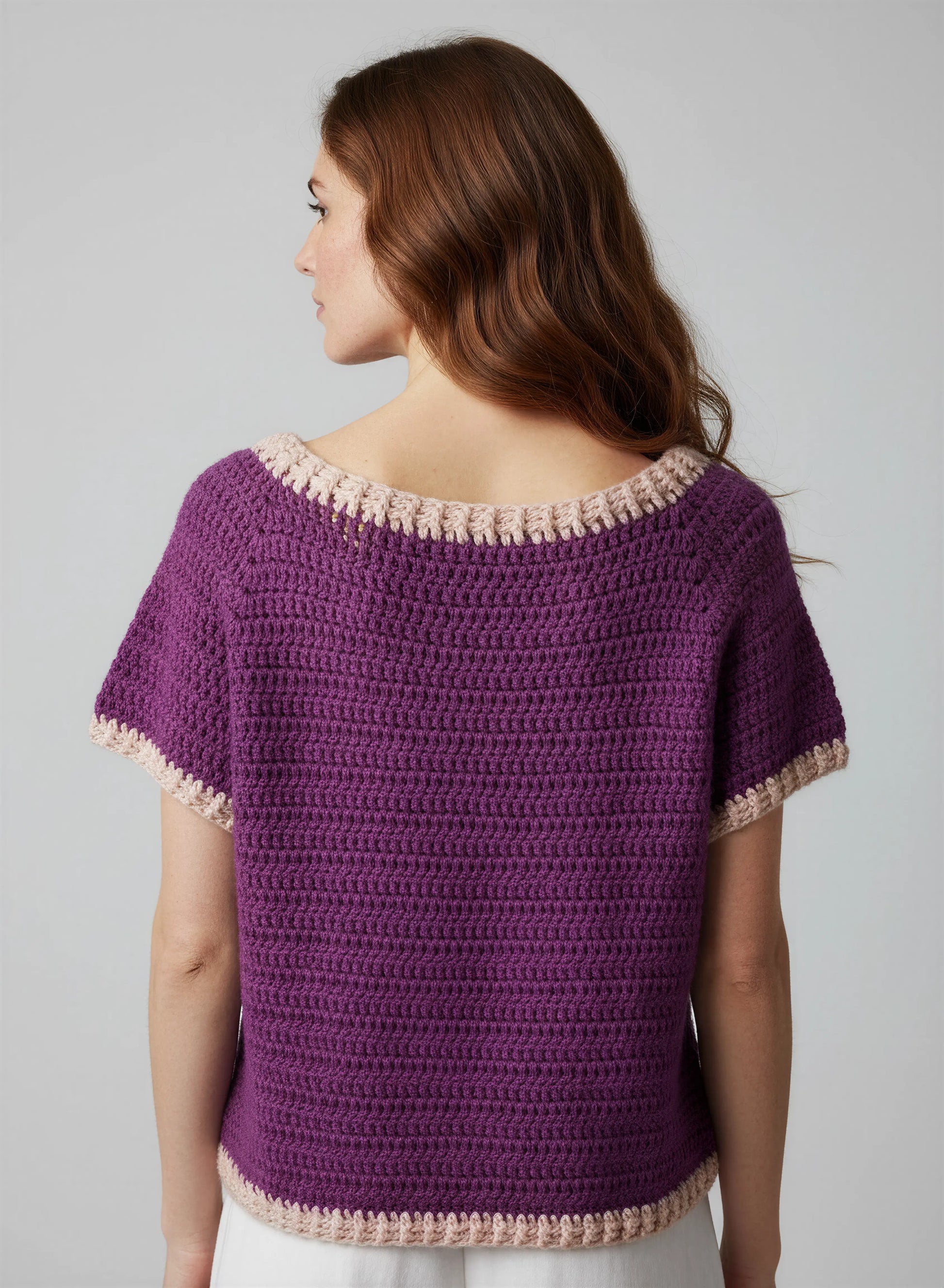 Gilet crochet fait main Melanzana violet aubergine dos bordure picots écru encolure manches courtes texture – Cachalabibi