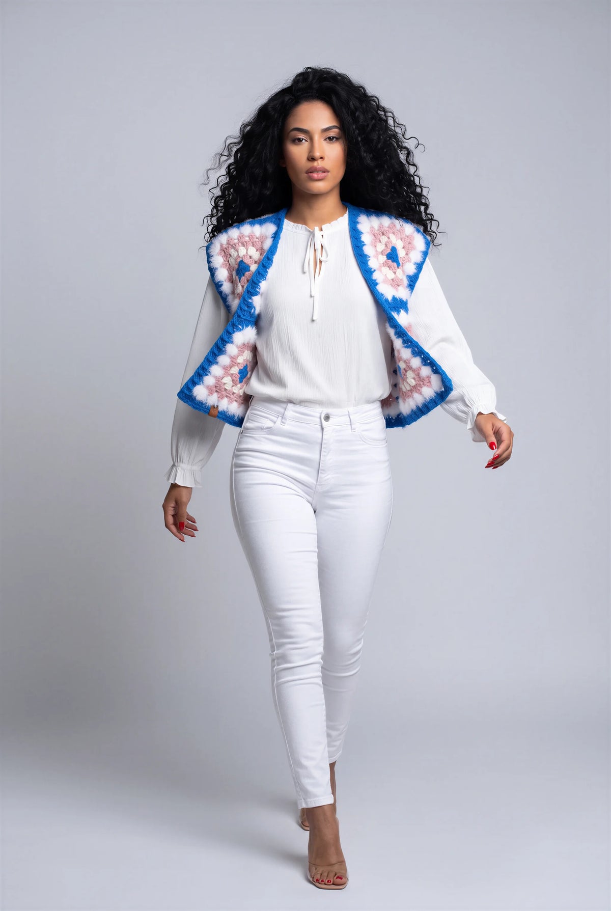 Gilet Quattuor crochet ouvert — vue face en mouvement — Cachalabibi
