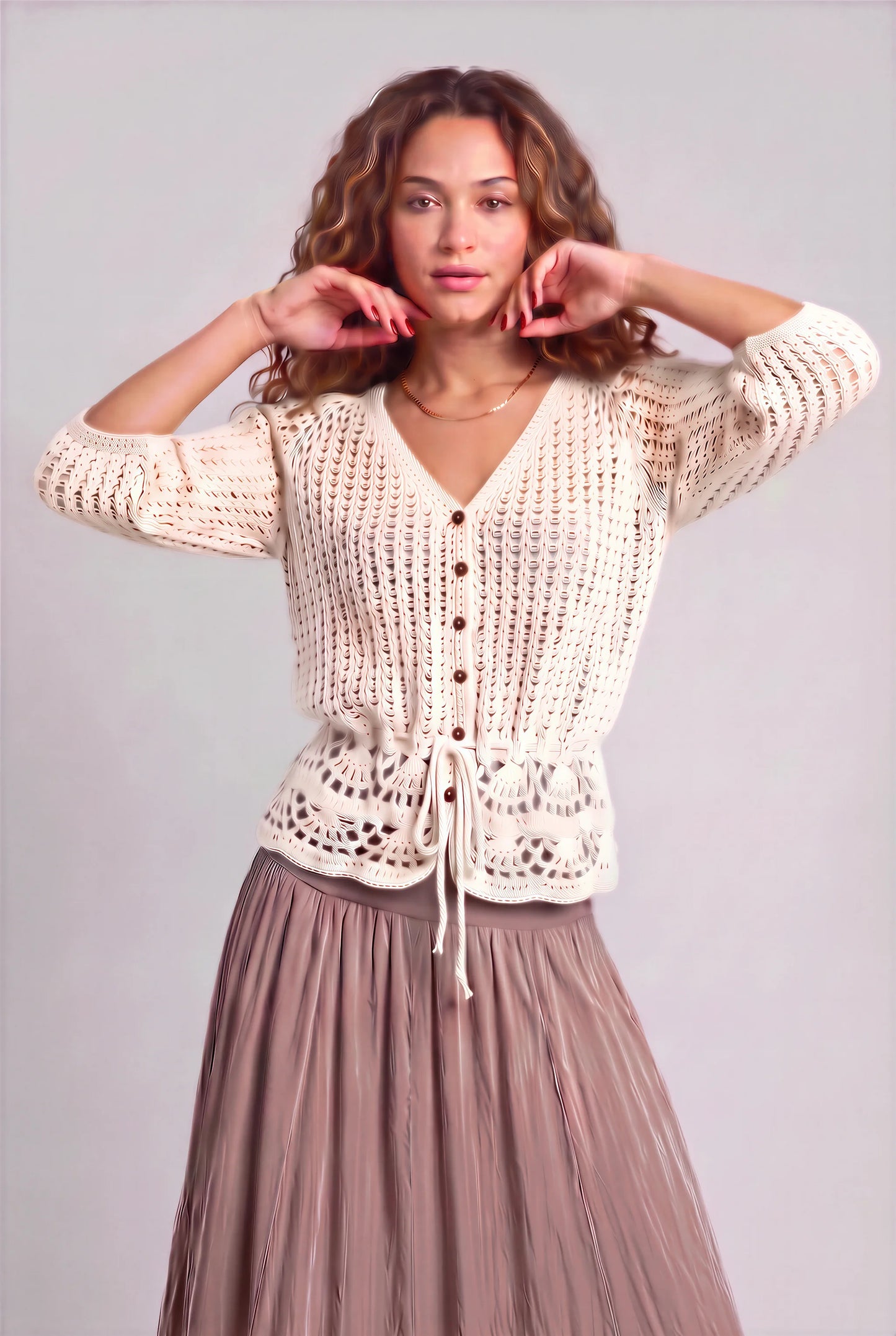 Gilet crochet Vestiso Cachalabibi — vue de face, point V ivoire, boutons bois - Cachalabibi