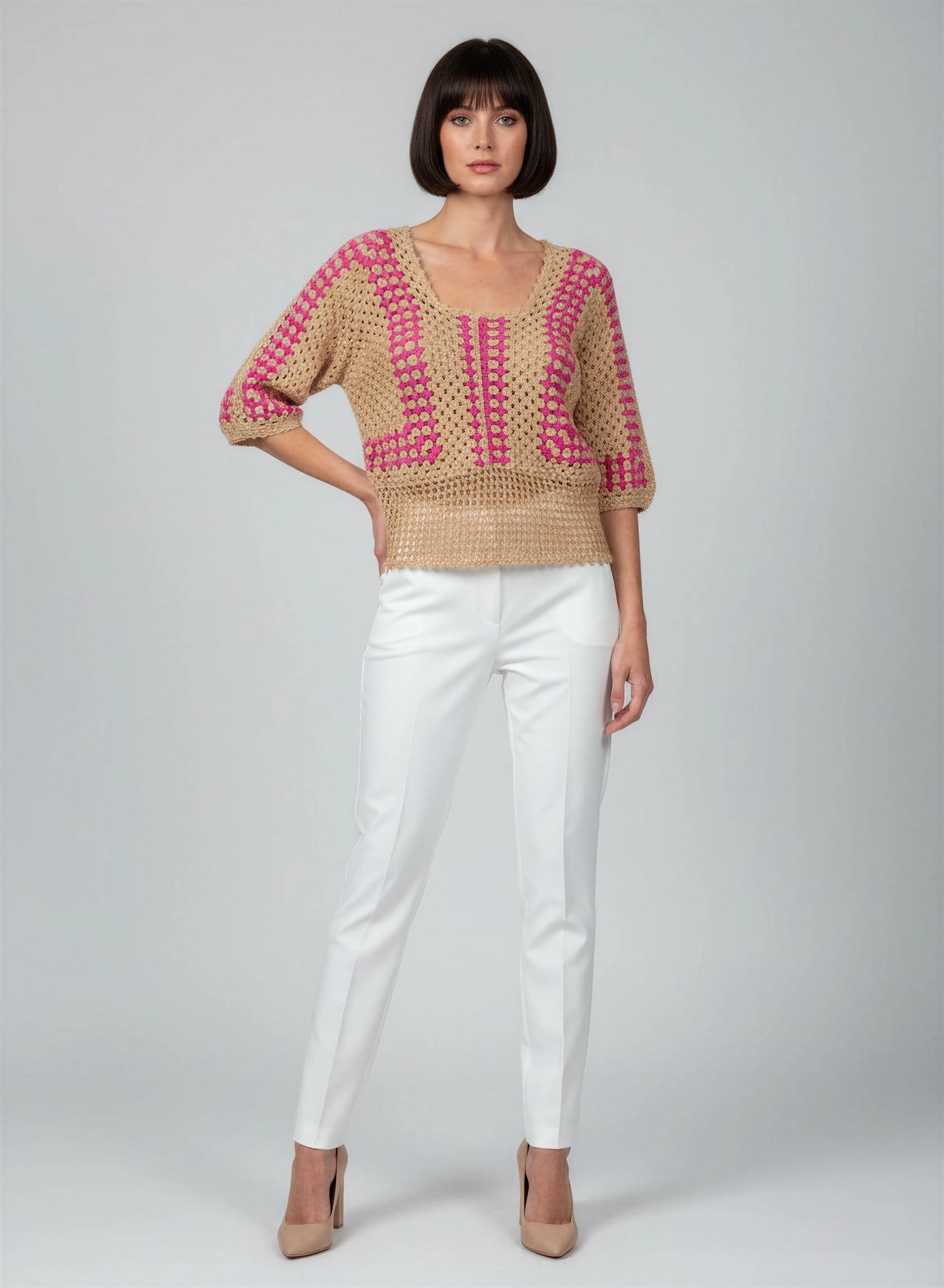 Haut crochet fait main Cremarosa camel carrés granny fuchsia encolure carrée manches 3/4 vue face – Cachalabibi