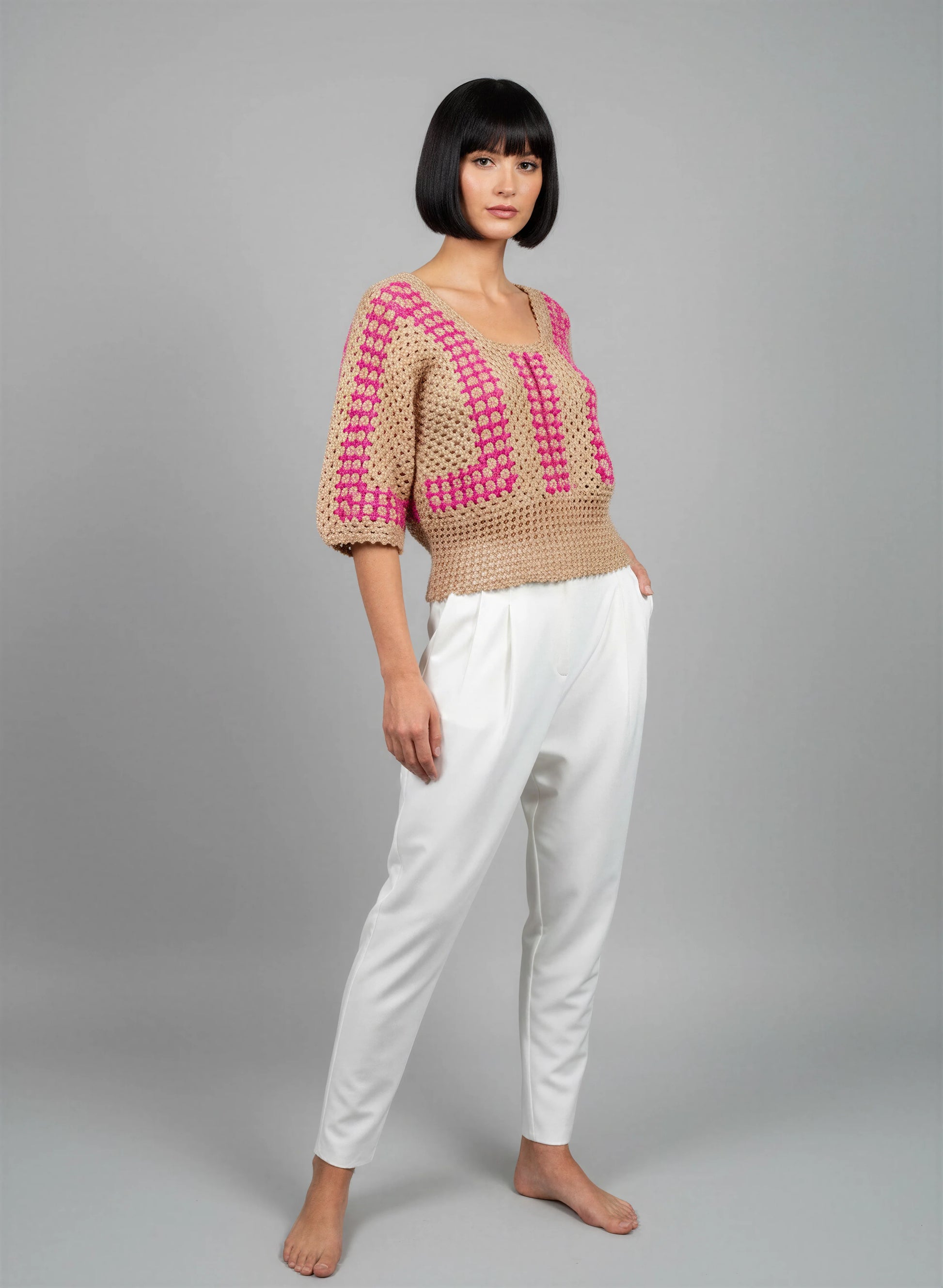 Haut crochet fait main Cremarosa camel carrés granny fuchsia ceinture filet camel pose décontractée – Cachalabibi