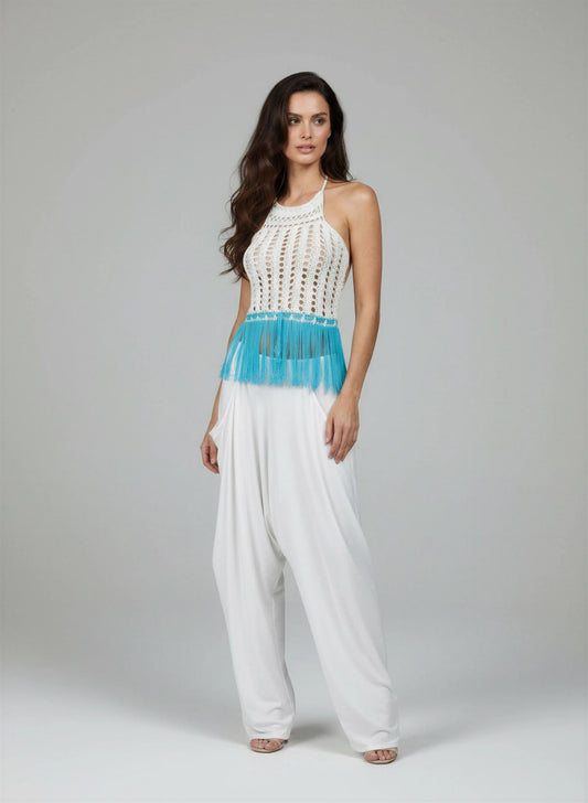 Haut crochet fait main Franginou écru filet grandes mailles frange turquoise encolure halter vue face – Cachalabibi