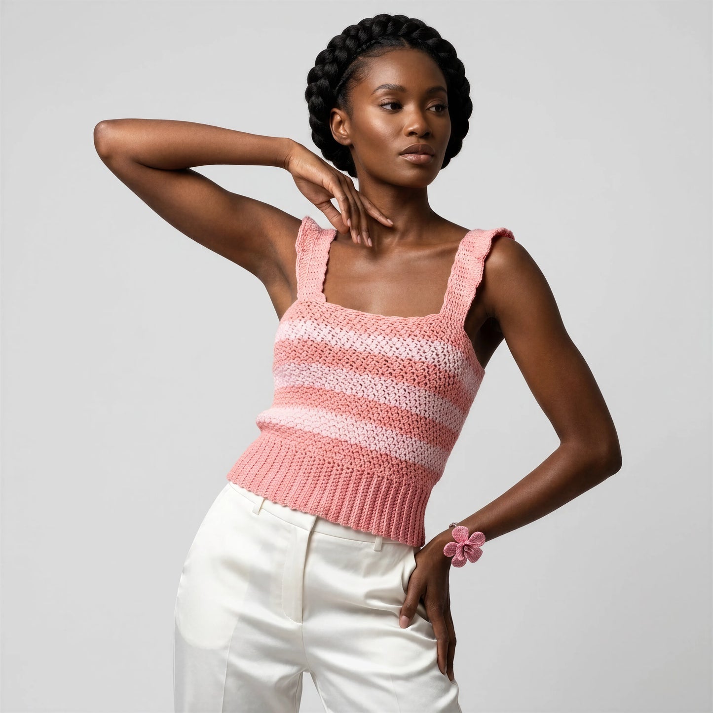Haut crochet fait main Marshmallow rose poudré rayures blanches bretelles festonnées encolure carrée – Cachalabibi 