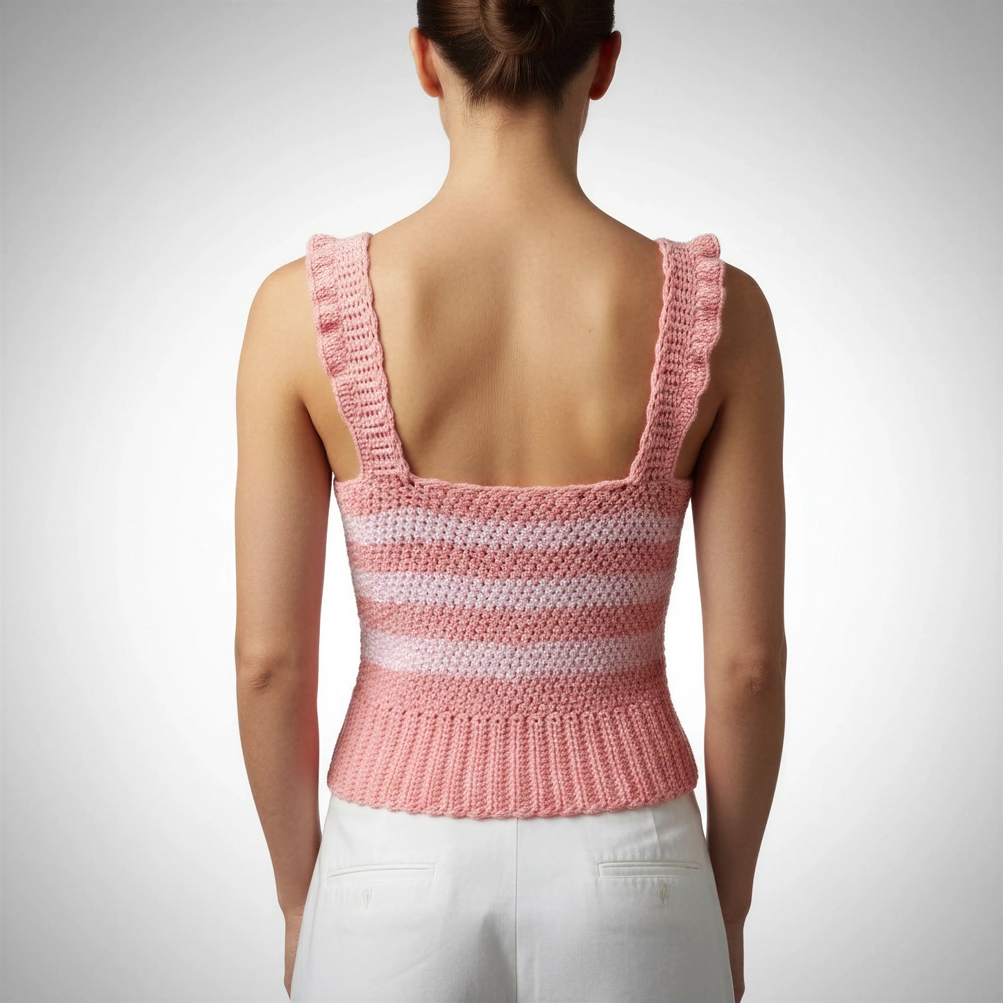 Haut crochet fait main Marshmallow rose poudré rayures blanches bretelles festonnées vue dos – Cachalabibi 