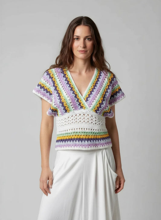 Haut Mayabella – vue de face buste – haut crochet multicolore rayures zigzag encolure V cache-cœur ceinture résille – Cachalabibi