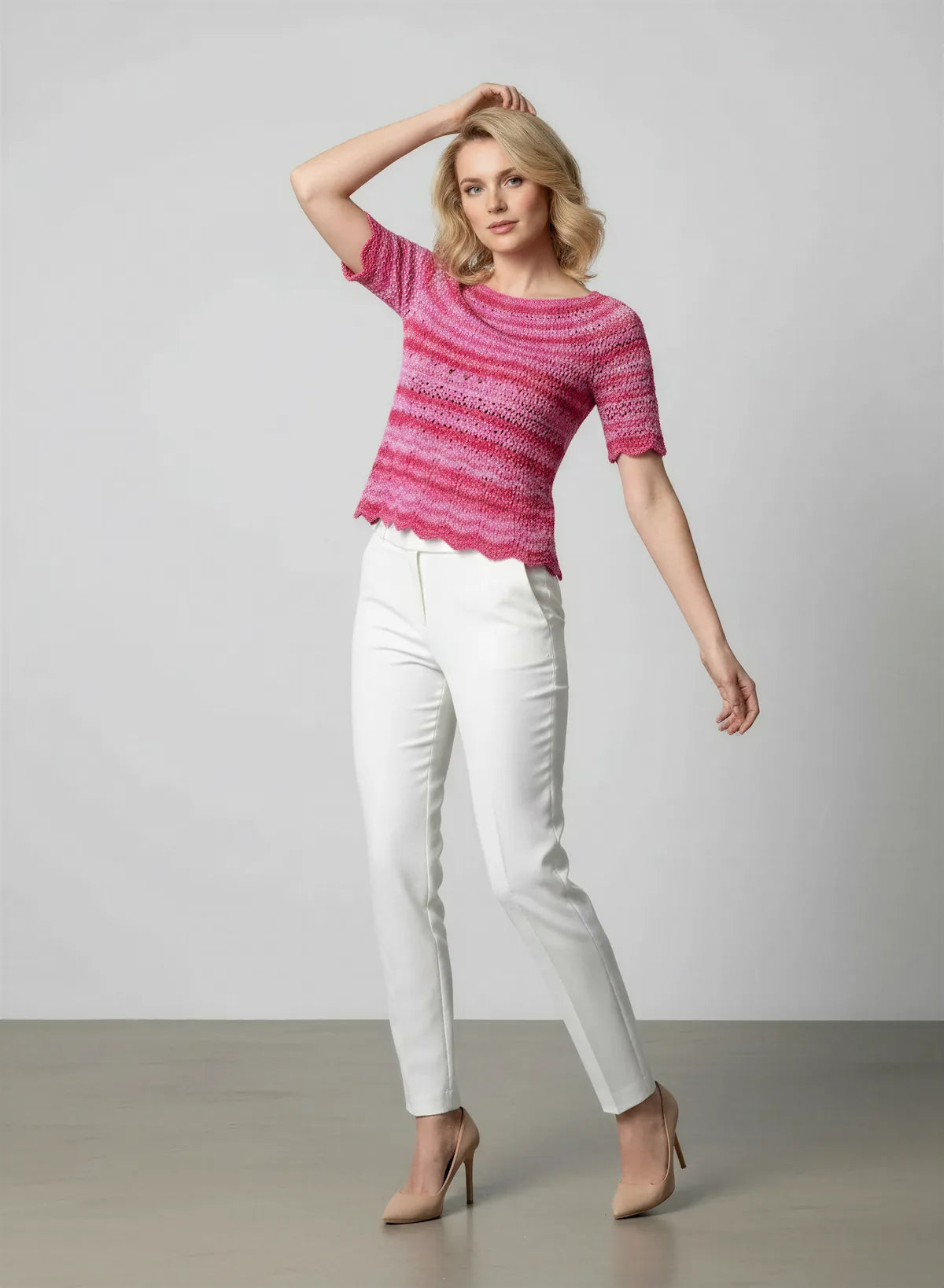 Haut Pitaya – vue de face plein pied – haut crochet fuchsia rose rayures vagues festonnées bordure bas encolure bateau – Cachalabibi