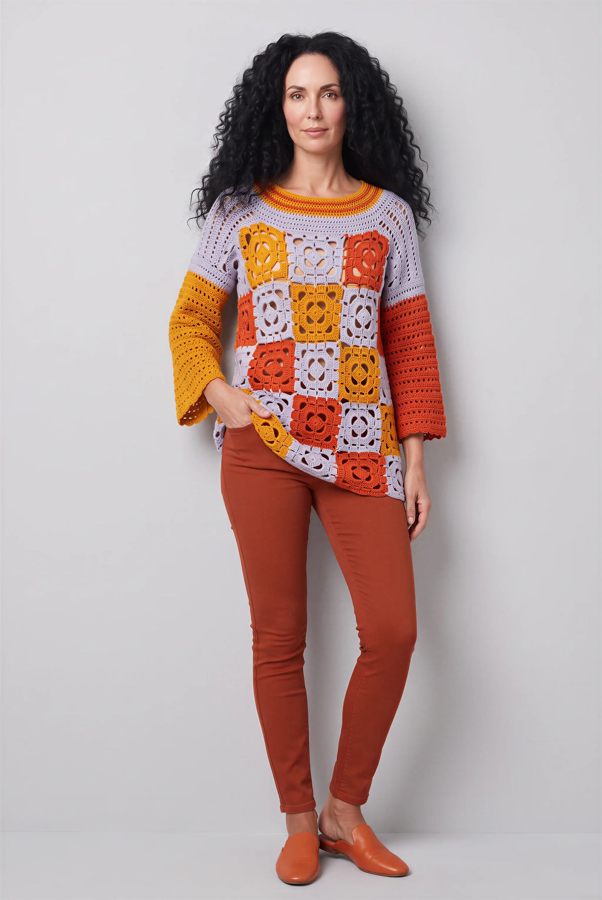 Pull Quadrato crochet granny tricolore lavande orange moutarde — vue face — Cachalabibi