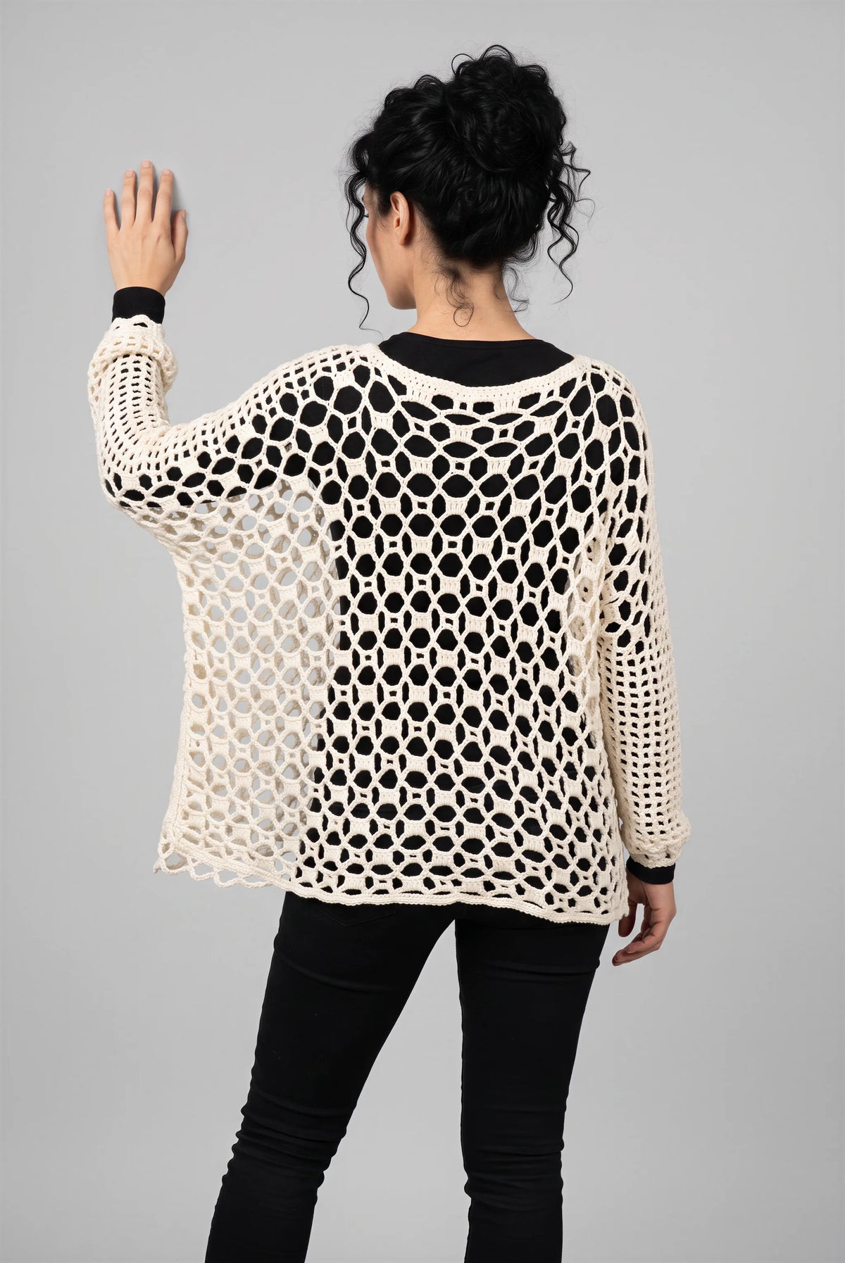 Poncho Buco crochet — vue dos filet alvéolé blanc bordure festonnée — Cachalabibi