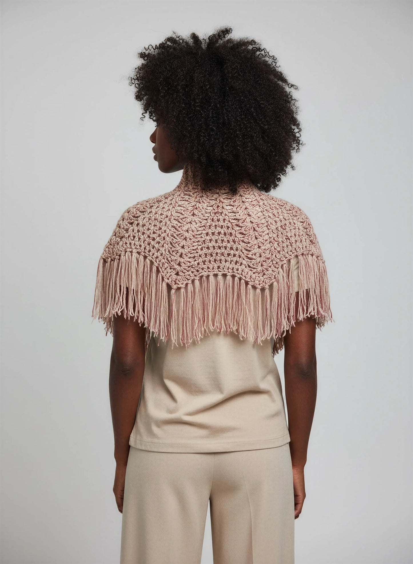 Poncho crochet fait main Boemia rose poudré col roulé filet étoiles franges longues denses dos – Cachalabibi