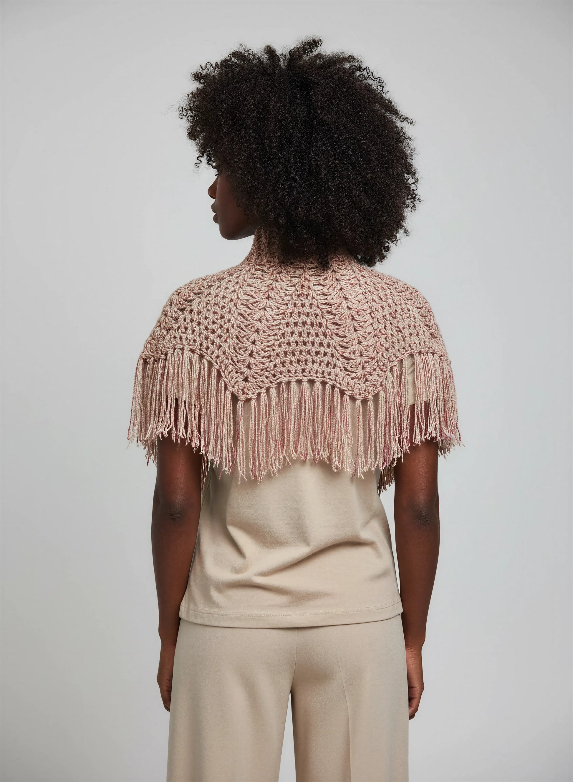 Poncho crochet fait main Boemia rose poudré col roulé filet étoiles franges longues denses dos – Cachalabibi