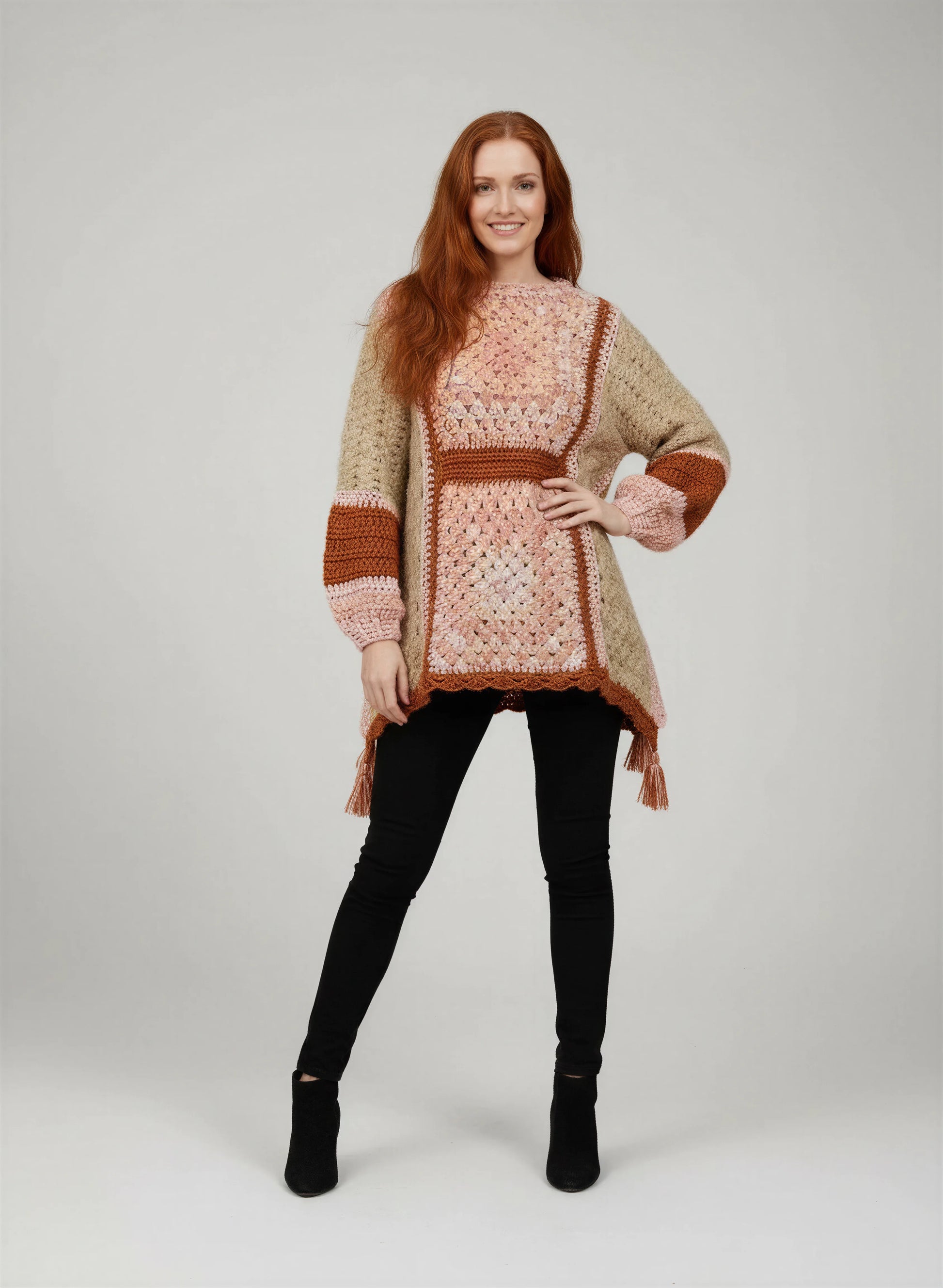 Poncho crochet fait main Pipistrello beige granny rose saumon bandes rouille manchettes glands batwing – Cachalabibi