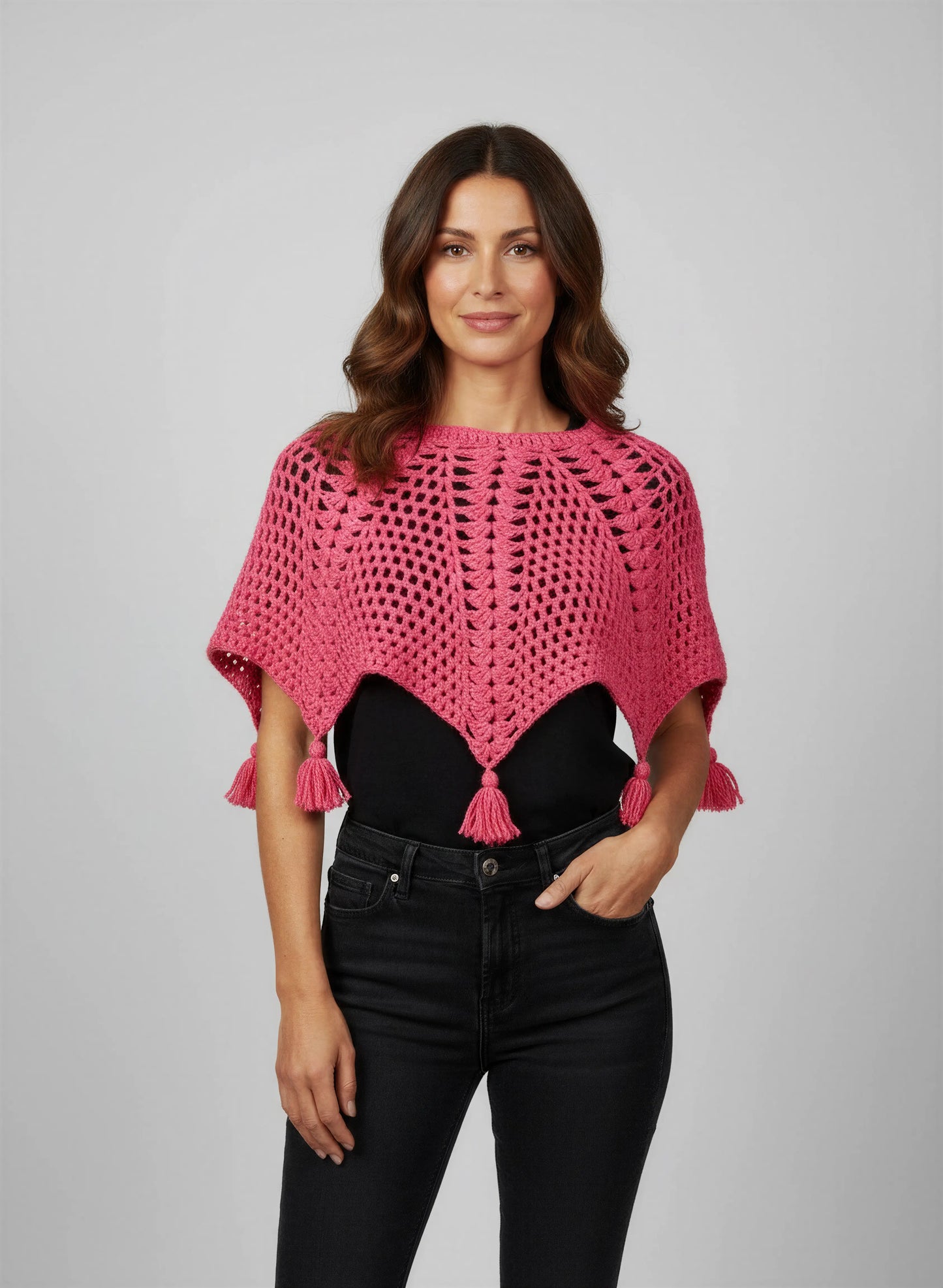 Poncho crochet fait main Pompirosa rose fuchsia filet éventails encolure ronde glands pompons soirée – Cachalabibi