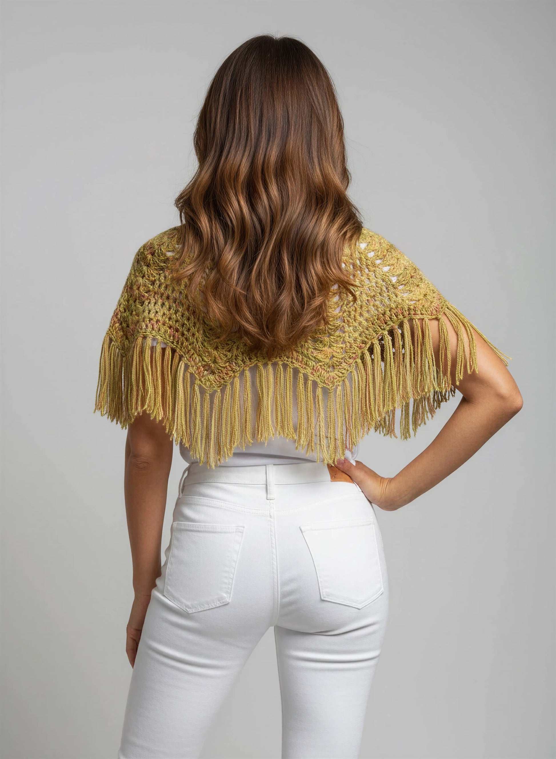 Poncho crochet fait main Pompisol kaki doré chiné dos pointe V centrale franges longues denses – Cachalabibi