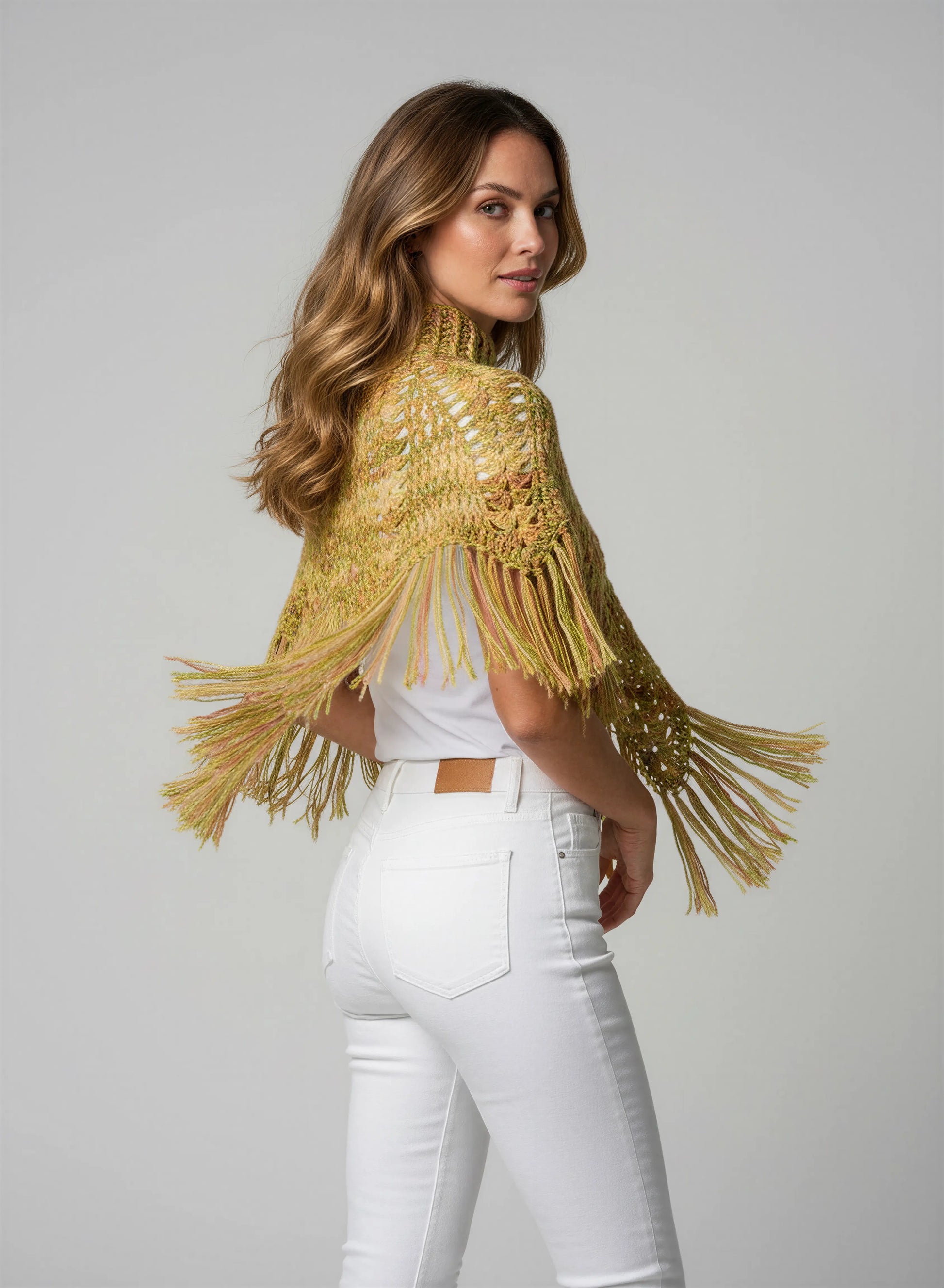 Poncho crochet fait main Pompisol kaki doré chiné col roulé filet éventails franges longues profil – Cachalabibi