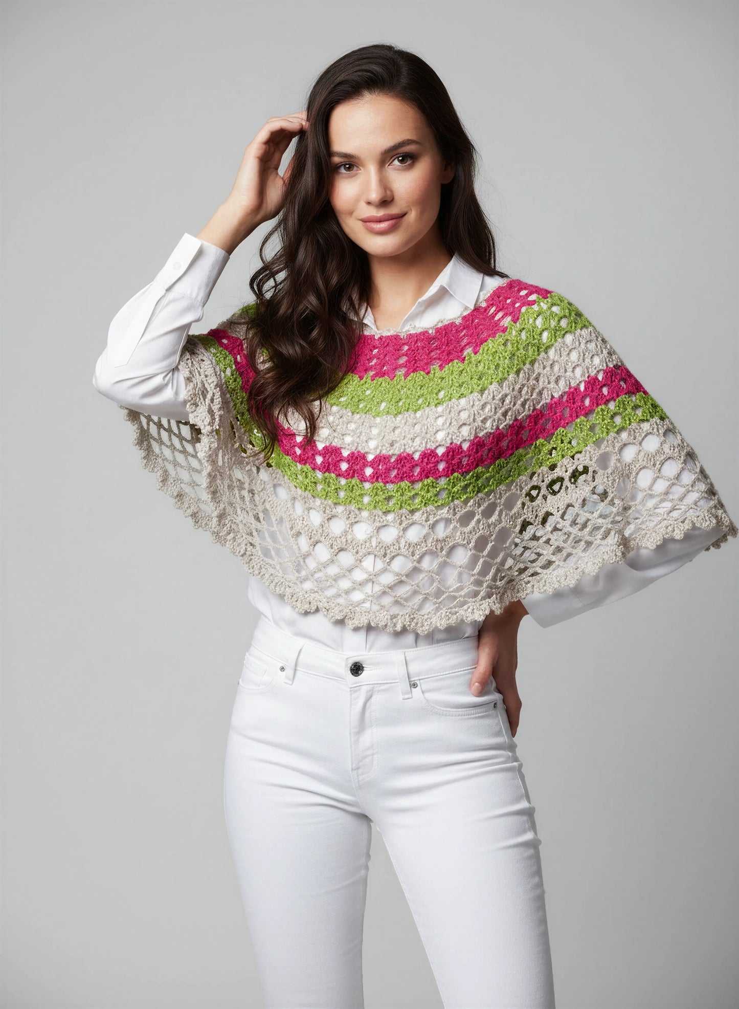 Poncho crochet fait main Soir de mai écru rayures fuchsia vert anis filet losanges bordure festonnée – Cachalabibi