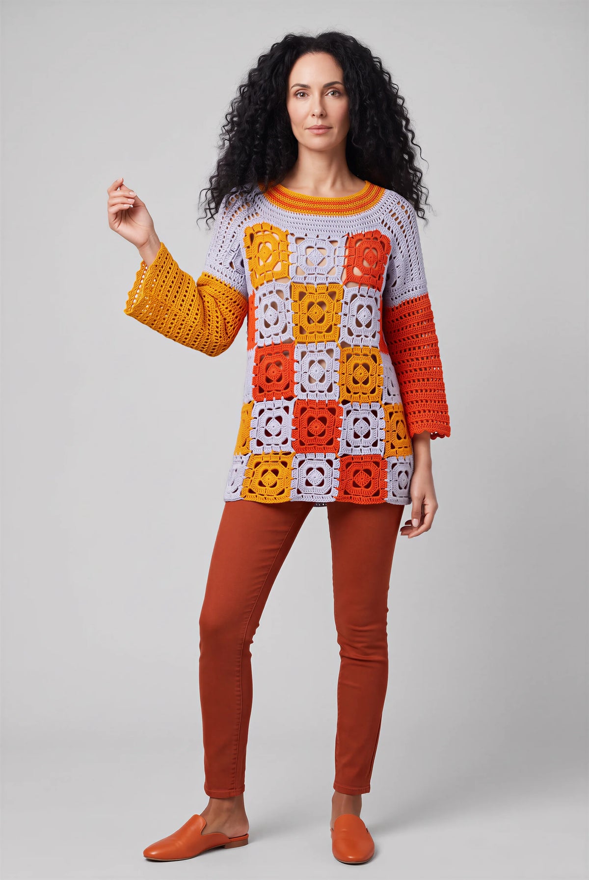 Pull Quadrato long crochet patchwork granny floral lavande orange brûlé — vue face — Création Cachalabibi