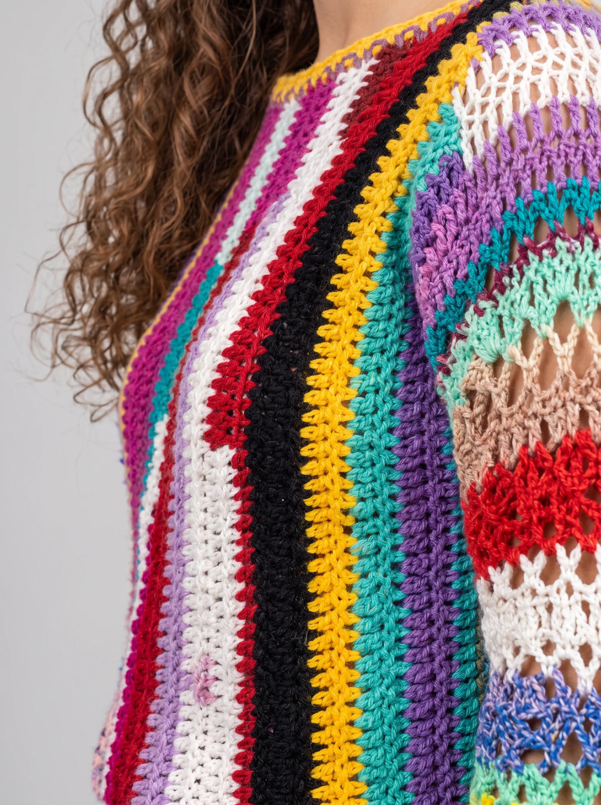 Pull femme Tapatouvu rayures verticales multicolores irisé – crochet fait main – détail des points – Cachalabibi